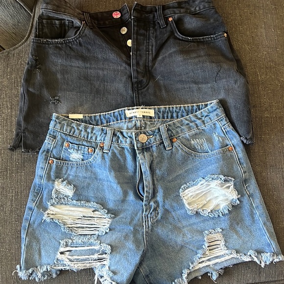 Jean shorts bundle. 2 pair size 7. - Picture 1 of 5